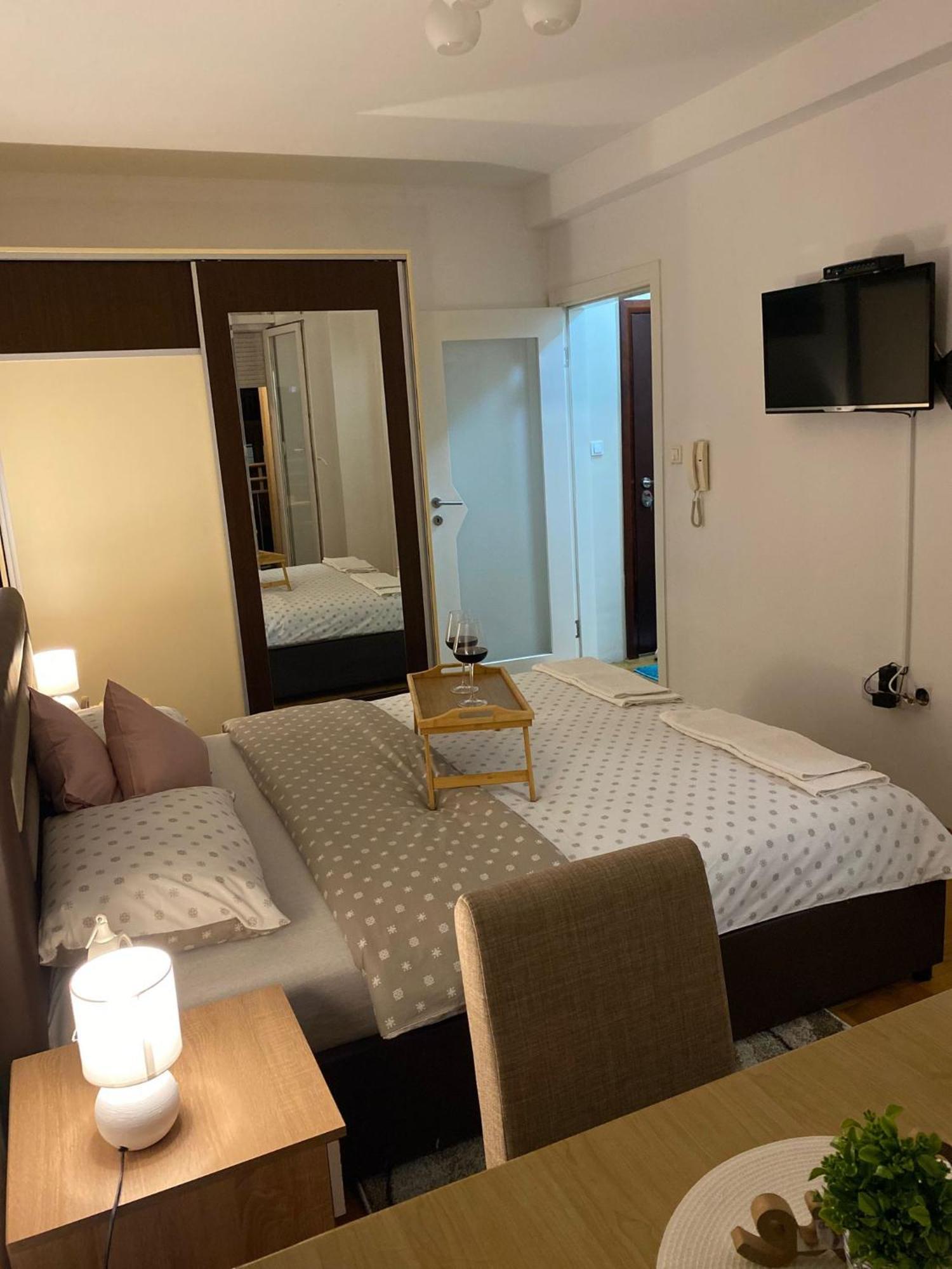 נובי סאד Apartman Ns Dan Centar מראה חיצוני תמונה